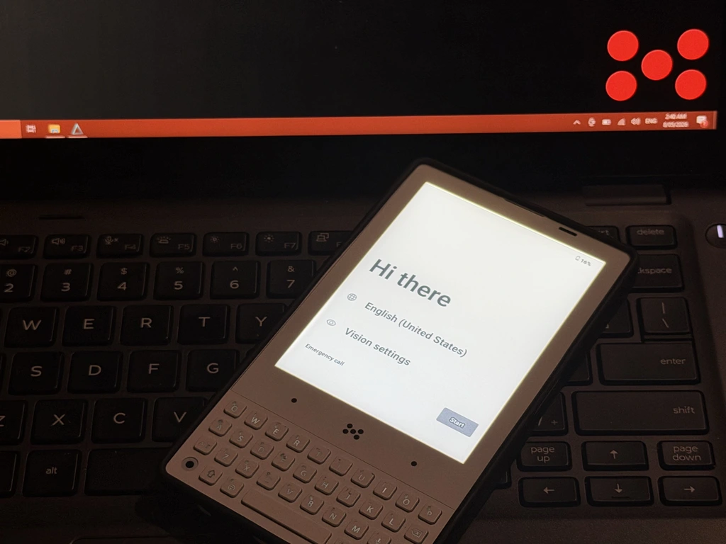 Minimal Phone showing the "Hi there" out-of-box welcome screen